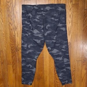 Athleta Dark Gray Camo 7/8 Leggings XL